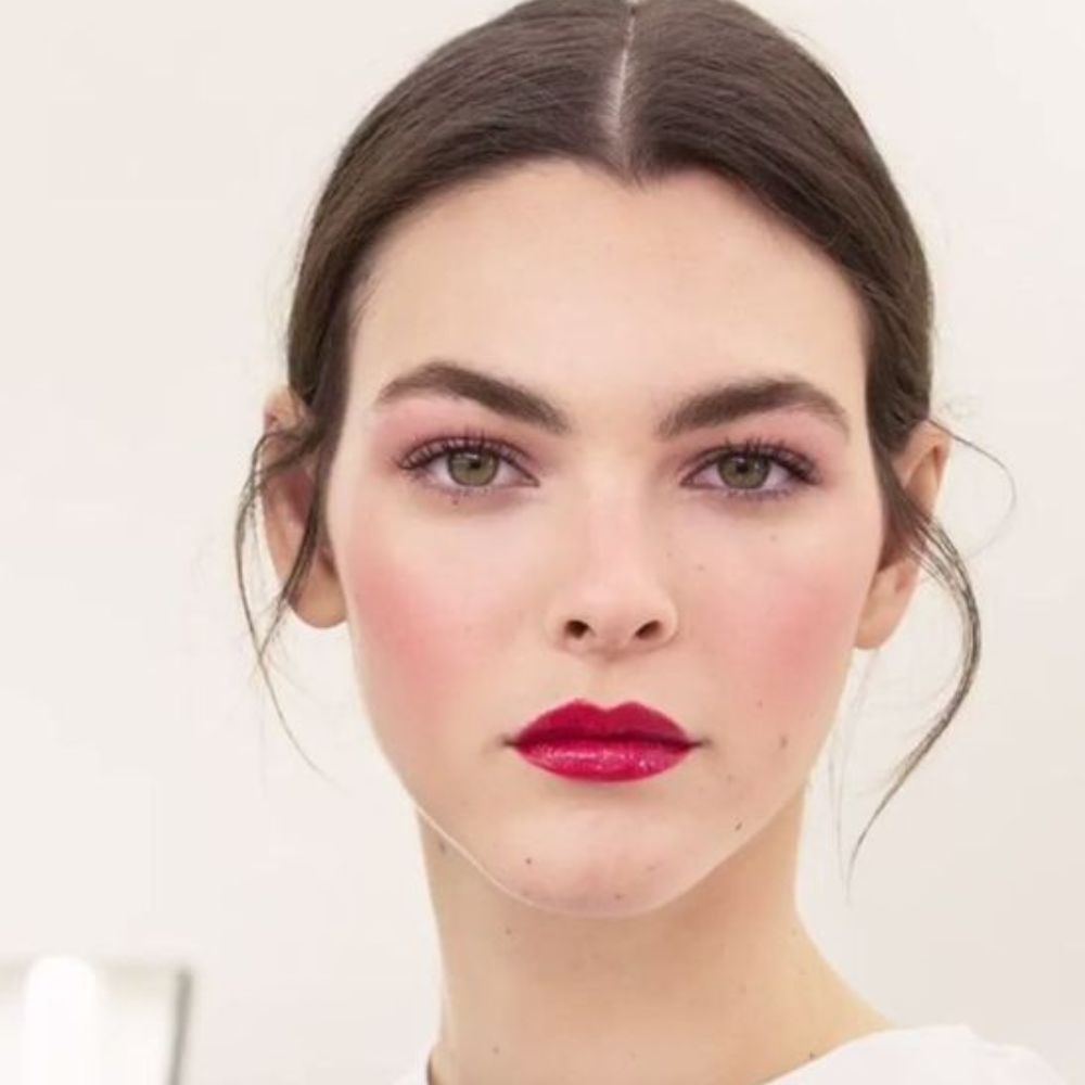 10-tonos-para-tus-labios-en-este-otono-que-te-haran-lucir-guapa–rosa-brilloso