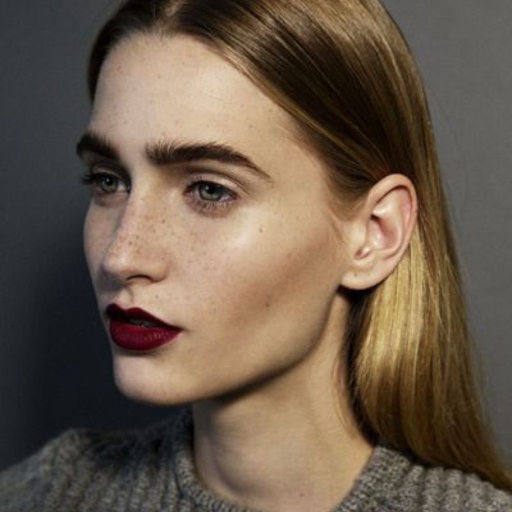 10-tonos-para-tus-labios-que-te-haran-ver-guapa-en-este-otono-vino-suave