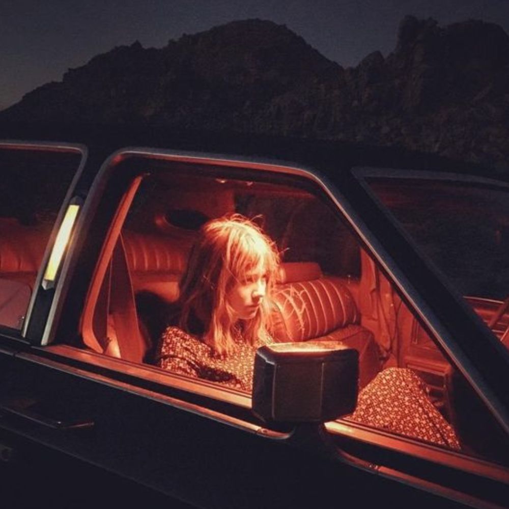 7-ideas-para-tomarte-fotos-con-tematica-de-hallowen–en-un-auto-con-luz