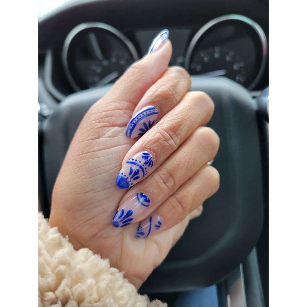 10 diseños de uñas elegantes para las Fiestas Patrias