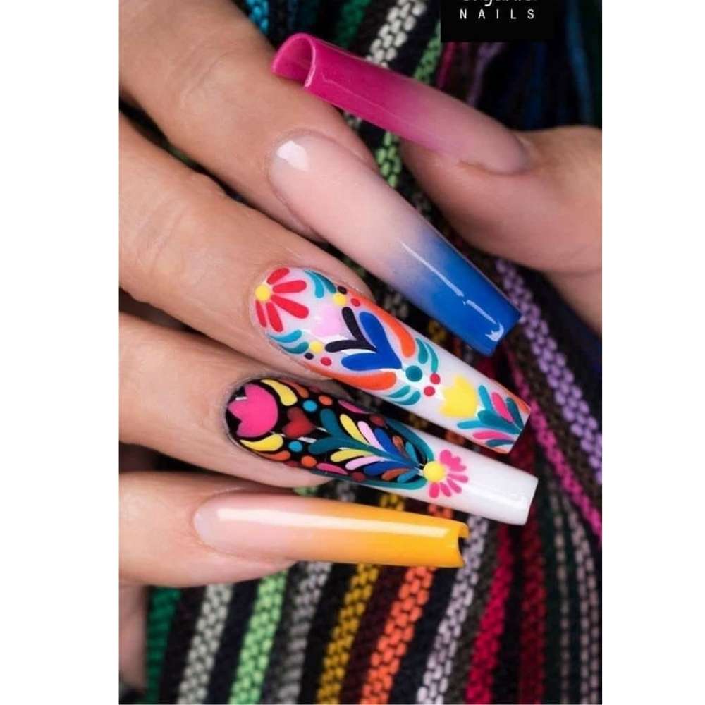 10 diseños de uñas elegantes para las Fiestas Patrias