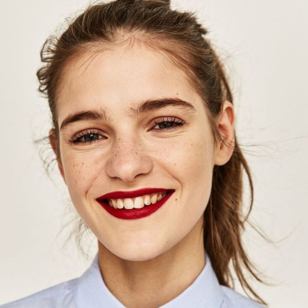10 tonos de labiales que puedes usar en este otoño para lucir realmente guapa- rojo cereza