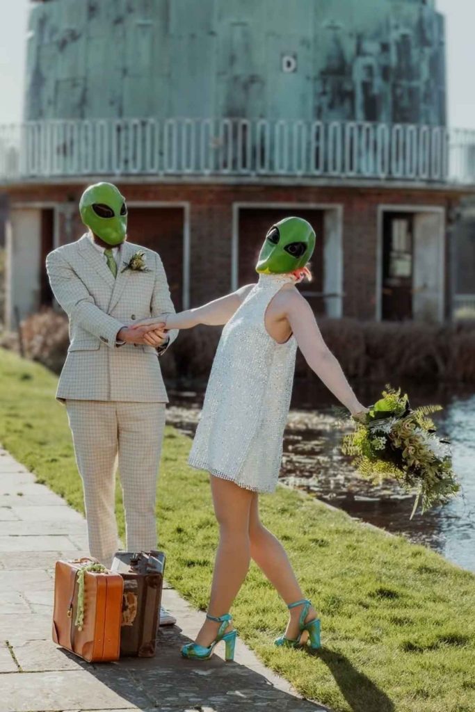 Poses en pareja para fotos de Halloween 