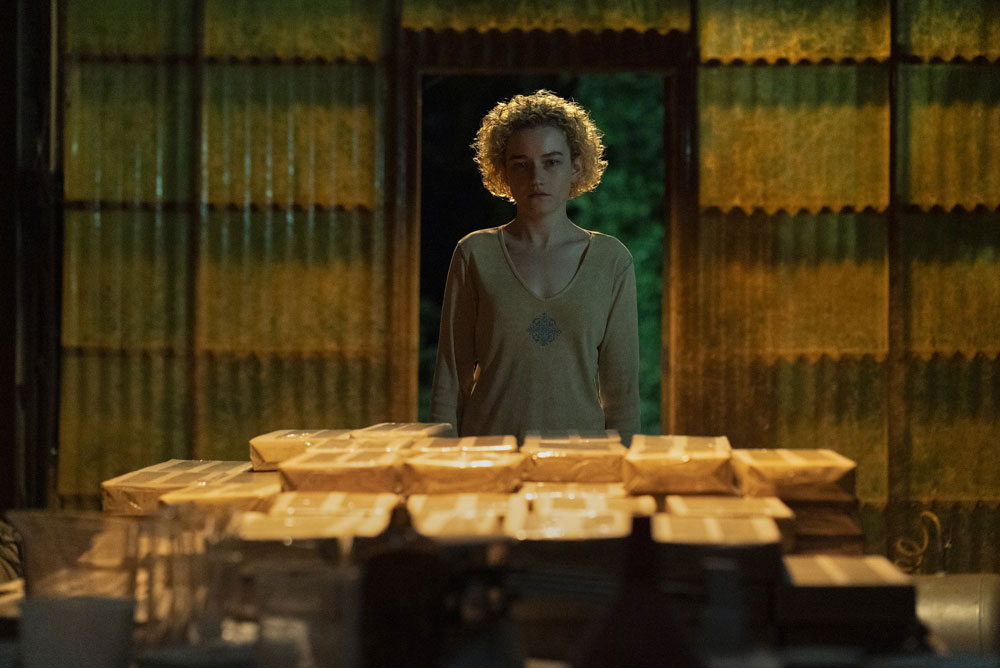 Mejor actriz de reparto en serie de drama Julia Garner premios Emmy 2022 Julia Garner mejor actriz de reparto en drama