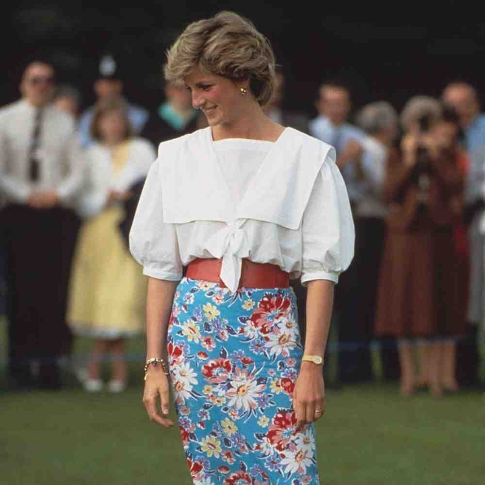 lady-di-blusas-con-mangas-abullonadas