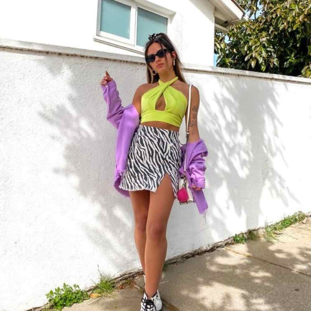 10 outfits con faldas animal print que puedes usar con tenis 5