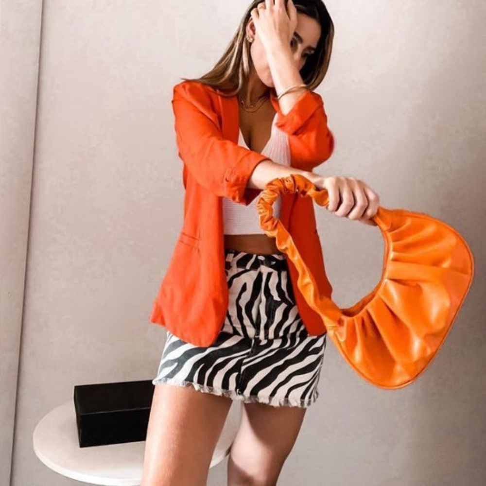 10 outfits con faldas animal print que puedes usar con tenis 4