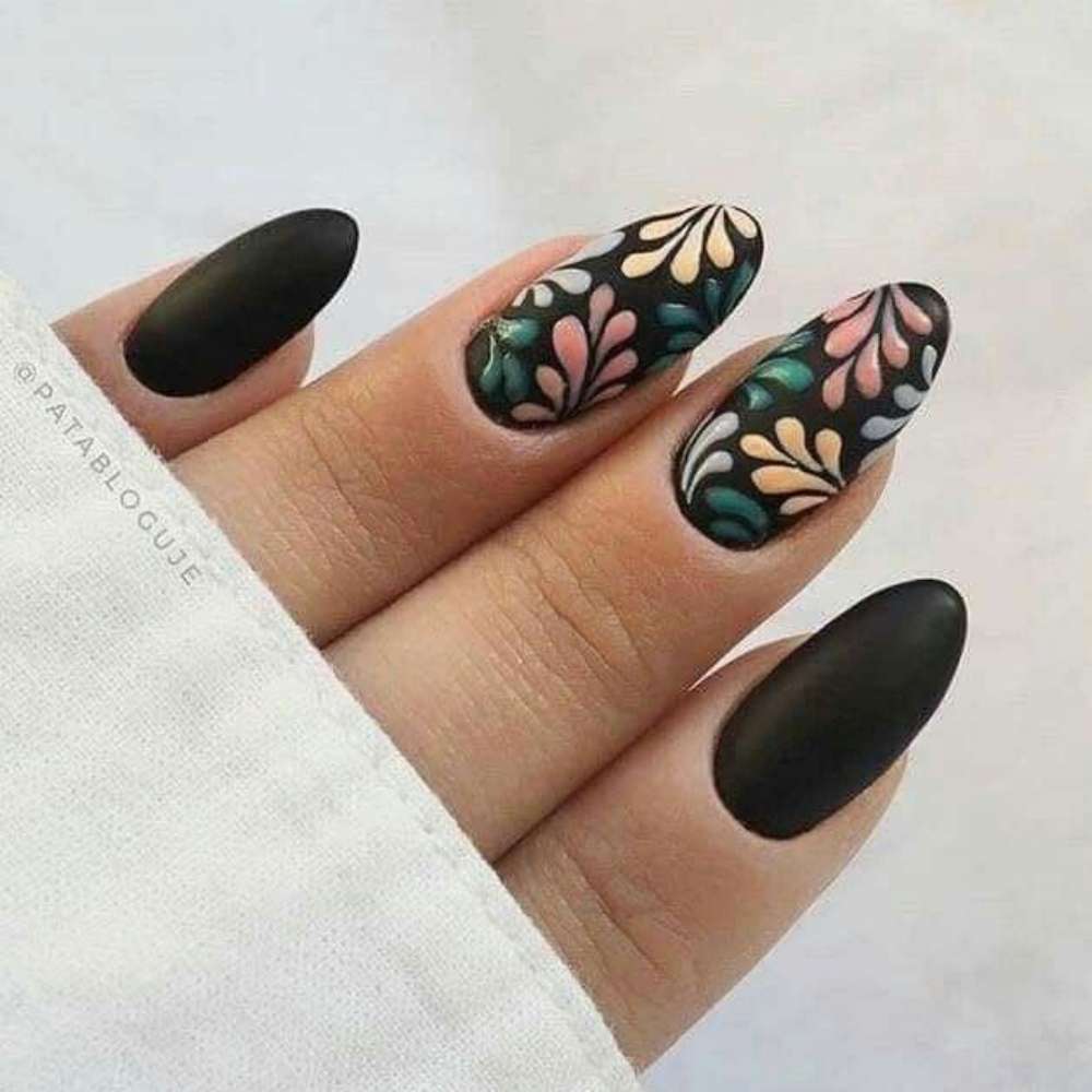 10 diseños de uñas elegantes para las Fiestas Patrias