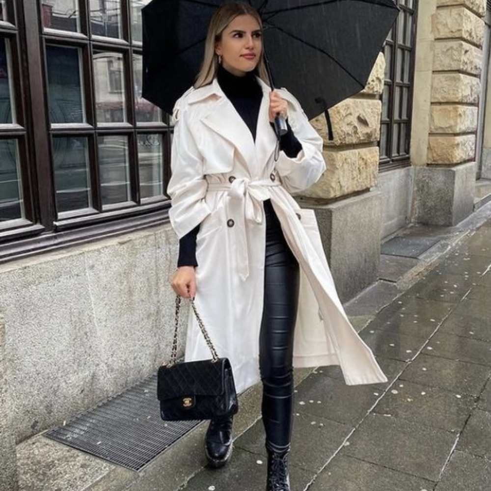 outfit-con-gabardina-lluvia