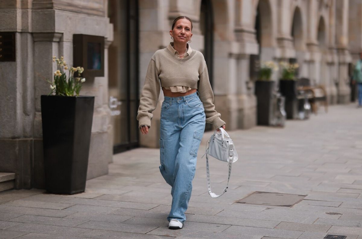 Outfits con pantalones de mezclilla para mujeres de 40