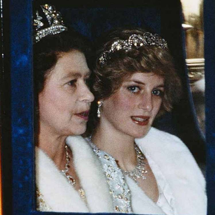 5 libros que hablan de la vida de Lady Di y la Reina Isabel