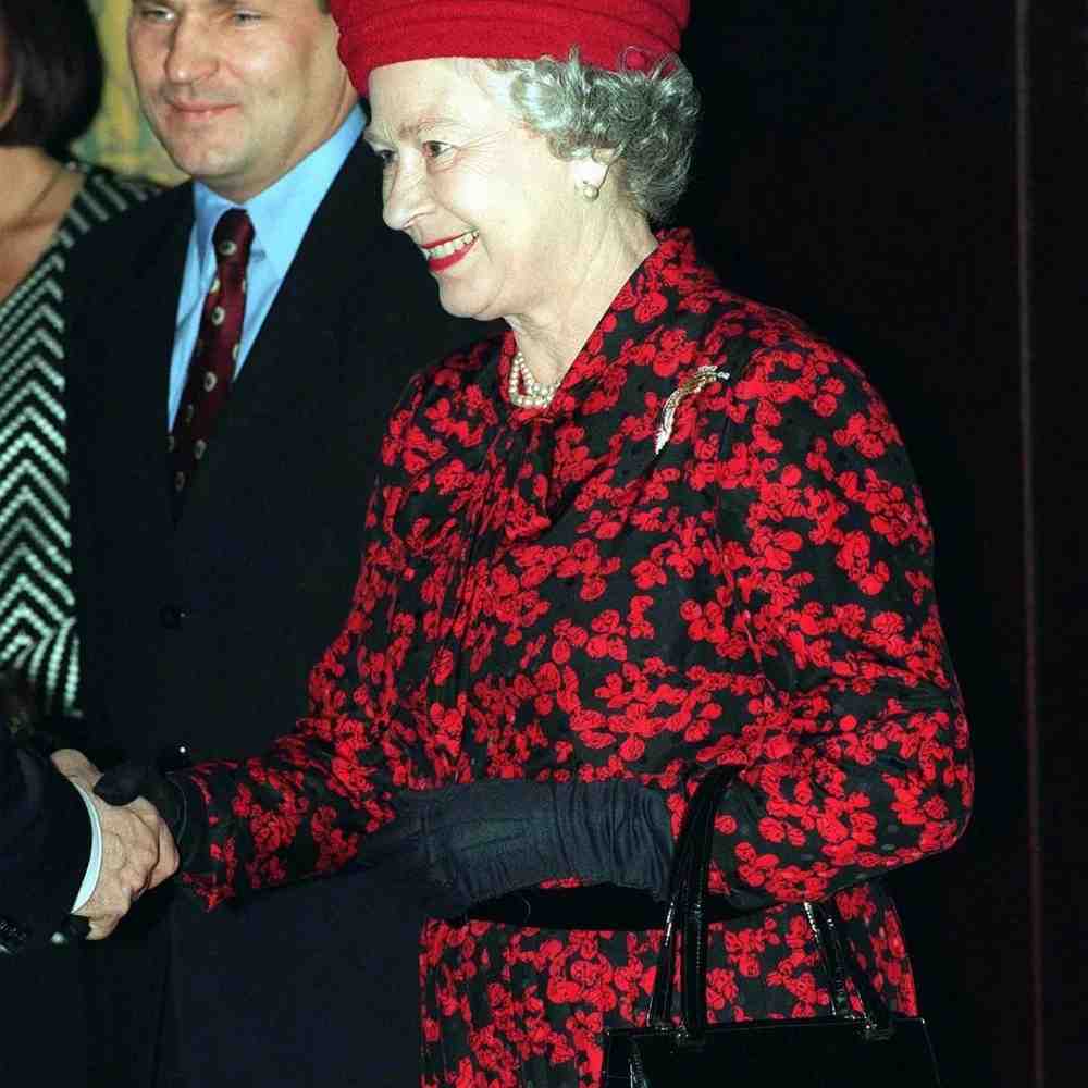 Los outfits más icónicos de la Reina Isabel y Lady Di