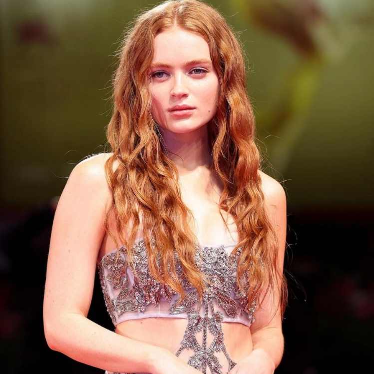 Te contamos todo acerca del vestido que lucio Sadie Sink en Venecia