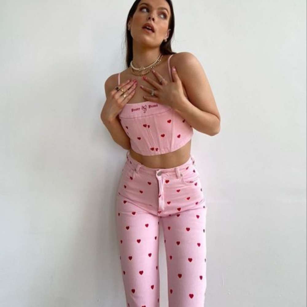 Los mejores outfits con estampados de corazones