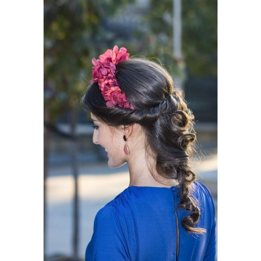 Trenzas laterales o trasera para peinados con diademas para fiestas patrias