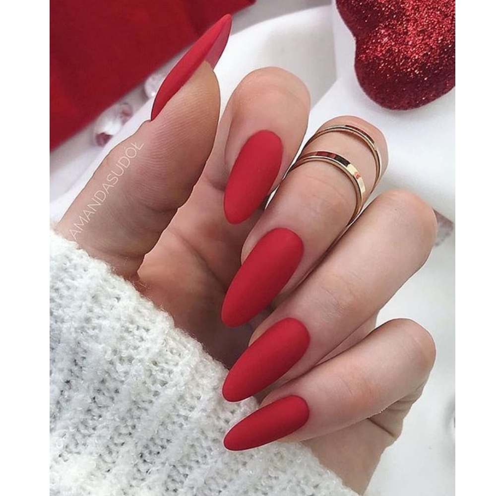 Uñas rojas patrias largas en forma almendracon efecto mate