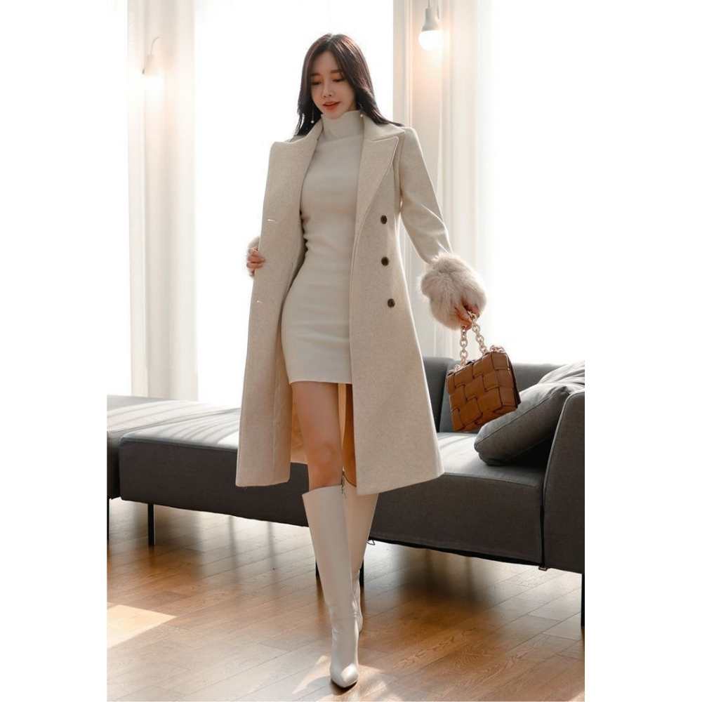 vestido ajustado con gabardina beige outfit con gabirdina beige y vestido ajustado