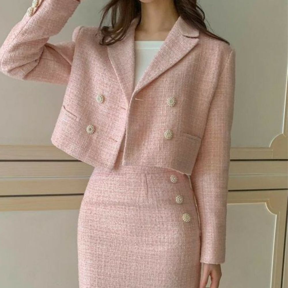 10 formas de llevar la moda tweed a la oficina y verte elegante- traje rosa