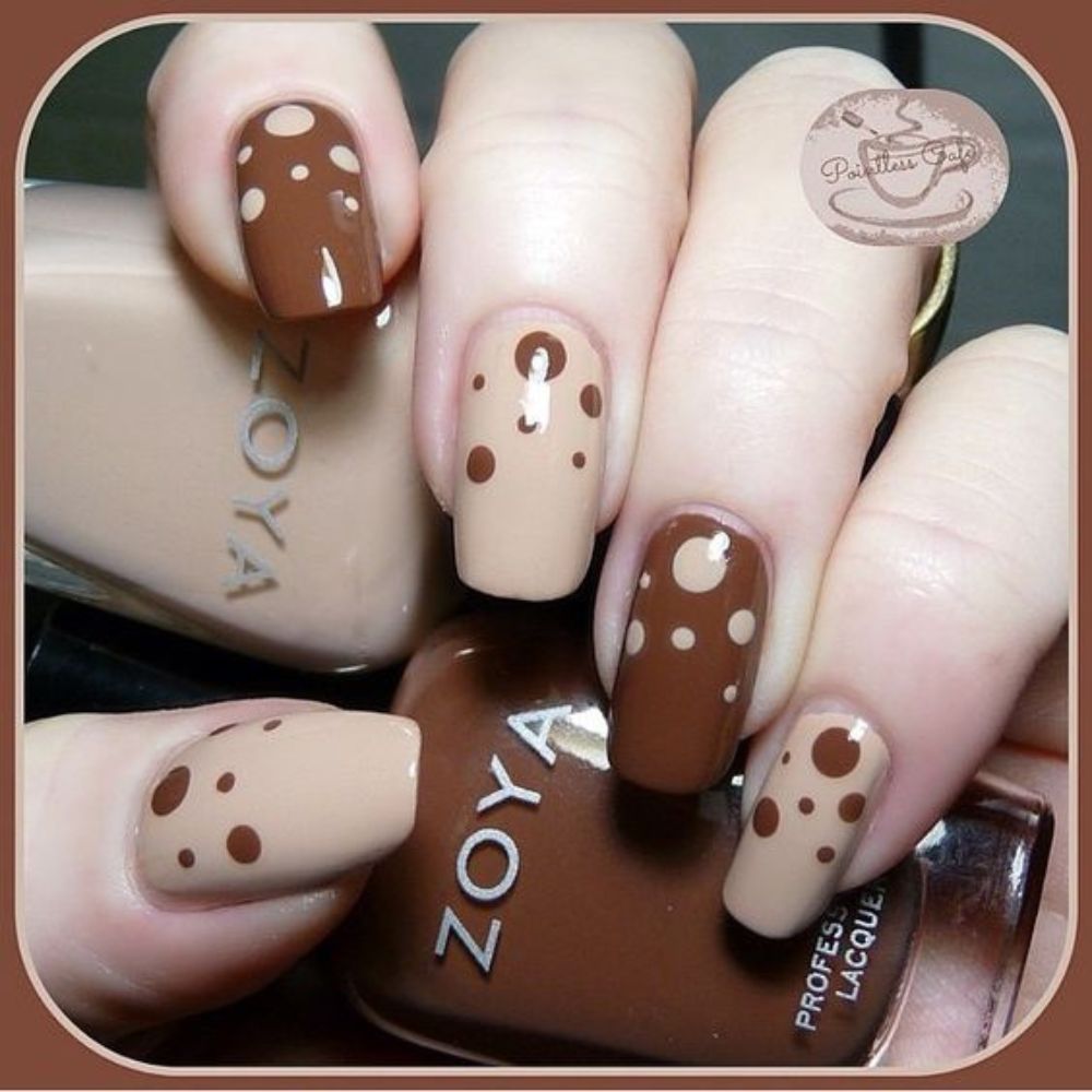 10 ideas de uñas cafe con beige para este otoño- con puntos