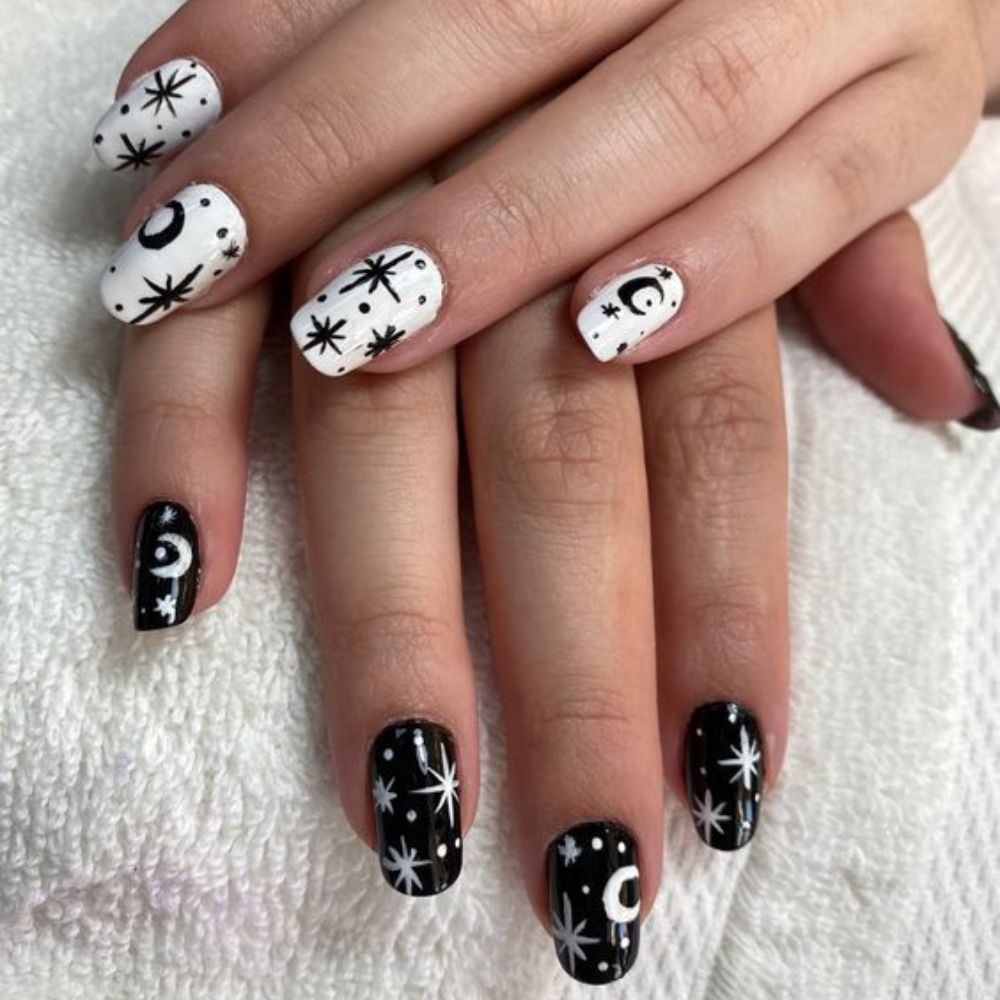 10 ideas de uñas negras cortas para el Halloween que amarás- con la luna