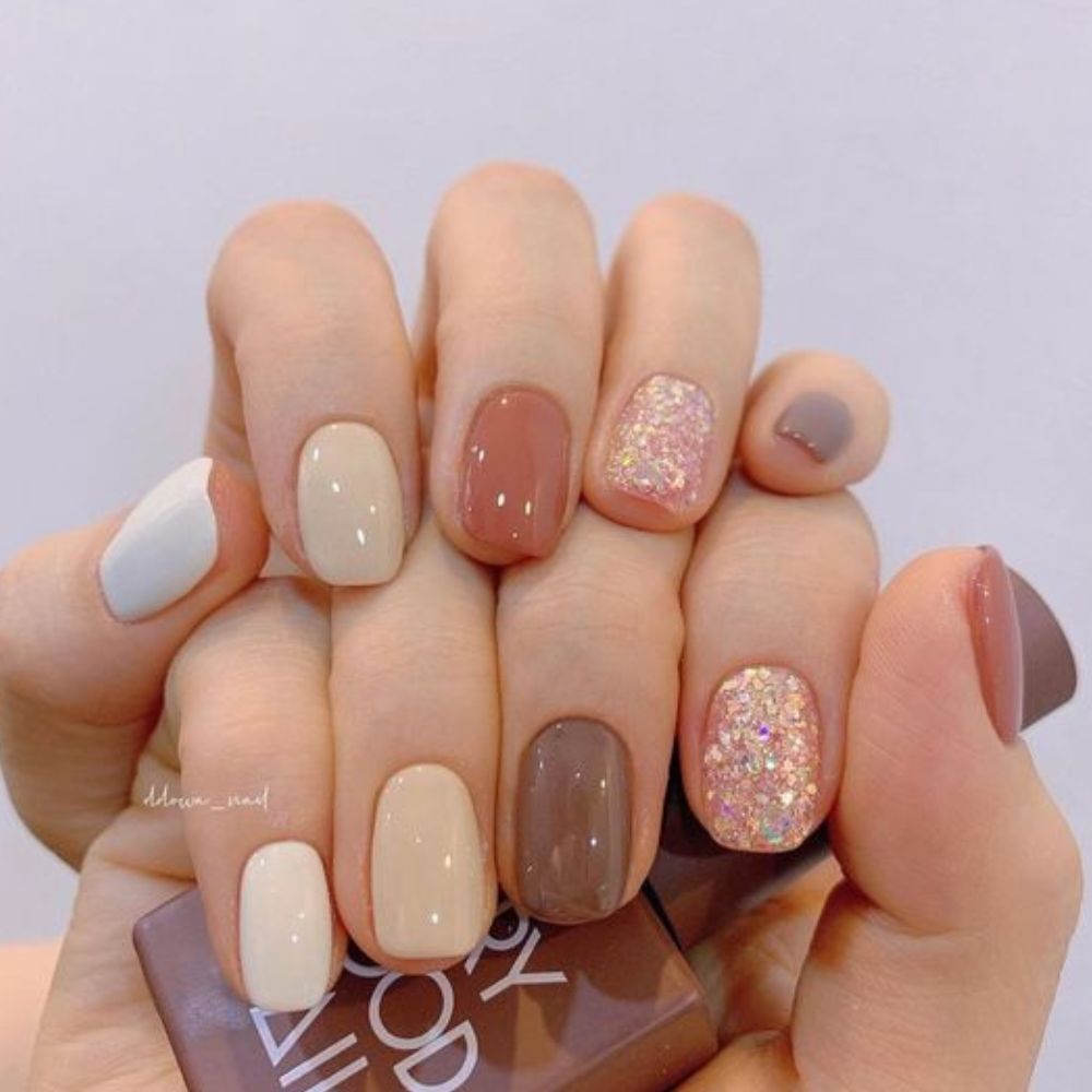 10 ideas de uñas café con beige para este otoño 2022