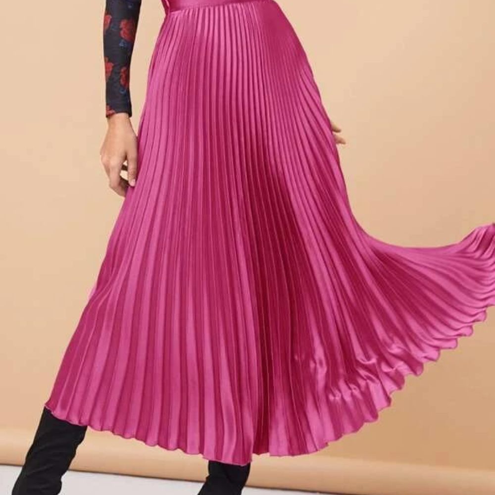 10 outfits rosa barbie que puedes lllevar a ala oficina sin verte inmadura- falda plisada 