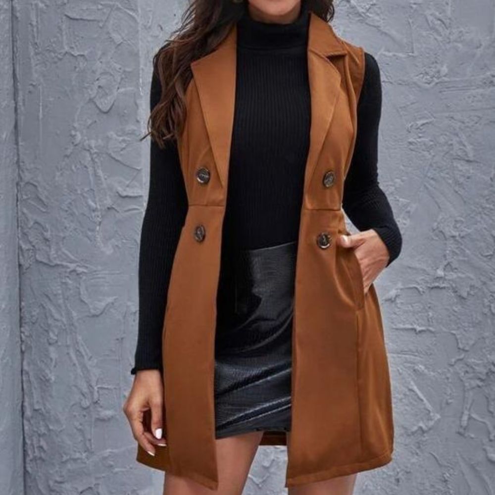 10 outfits con chaleco para llevar a la oficina- chaleco color camello