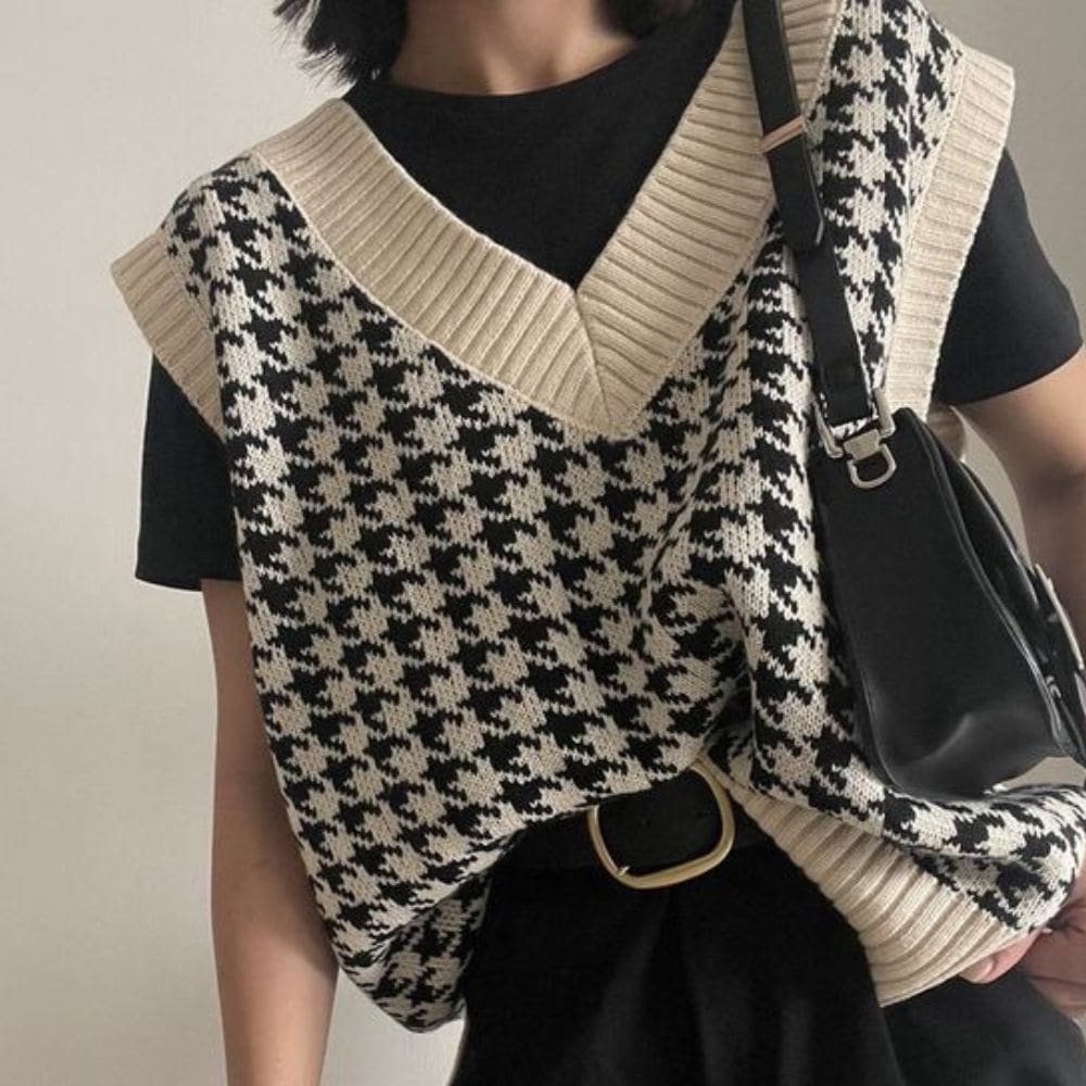 10 outfits con chaleco para llevar a la oficina- cuadros negro con blanco