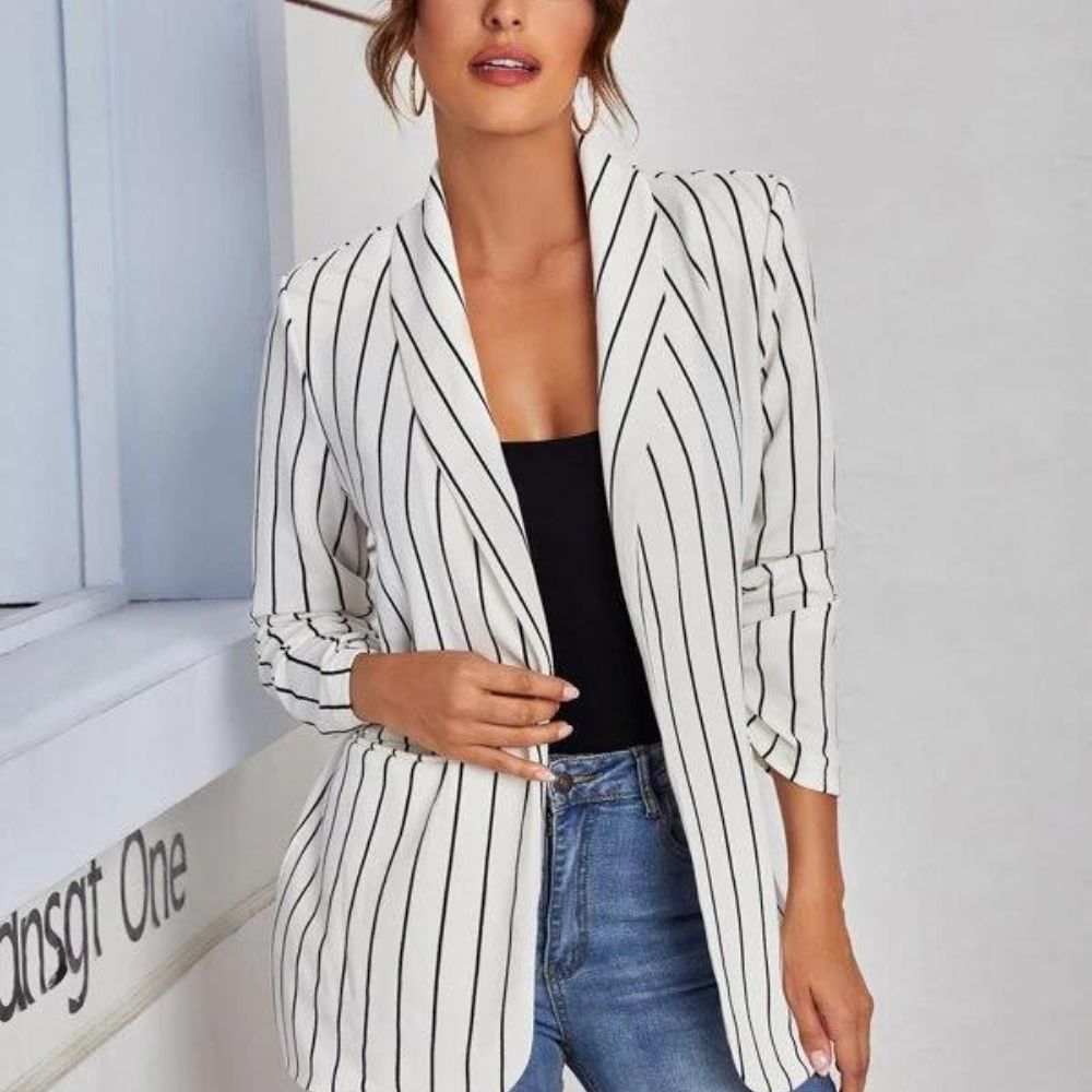 10 outfits rayados que debes usar en este otoño invierno- saco de rayas