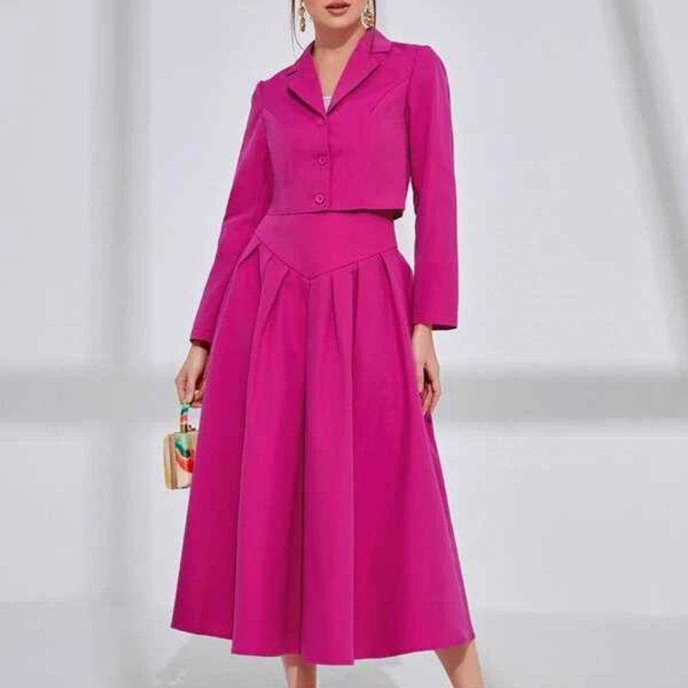 10-outfits-rosa-barbien-para-llevar-a-la-oficina-y-no-verte-inmadura—rosa-con-saco-corto