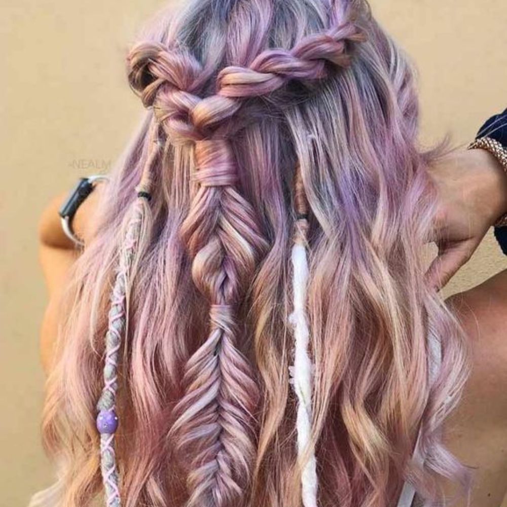 10 peinados para cabello largo o corto que te harán destacar si lo tienes teñido de colores fantasía- media coleta 