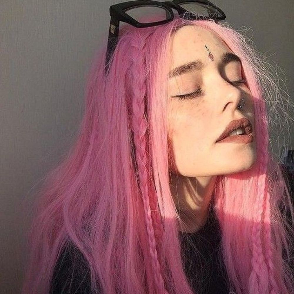 10 peinados para cabello largo o corto que te harán destacar si lo tienes teñido color fantasía- trenzas 