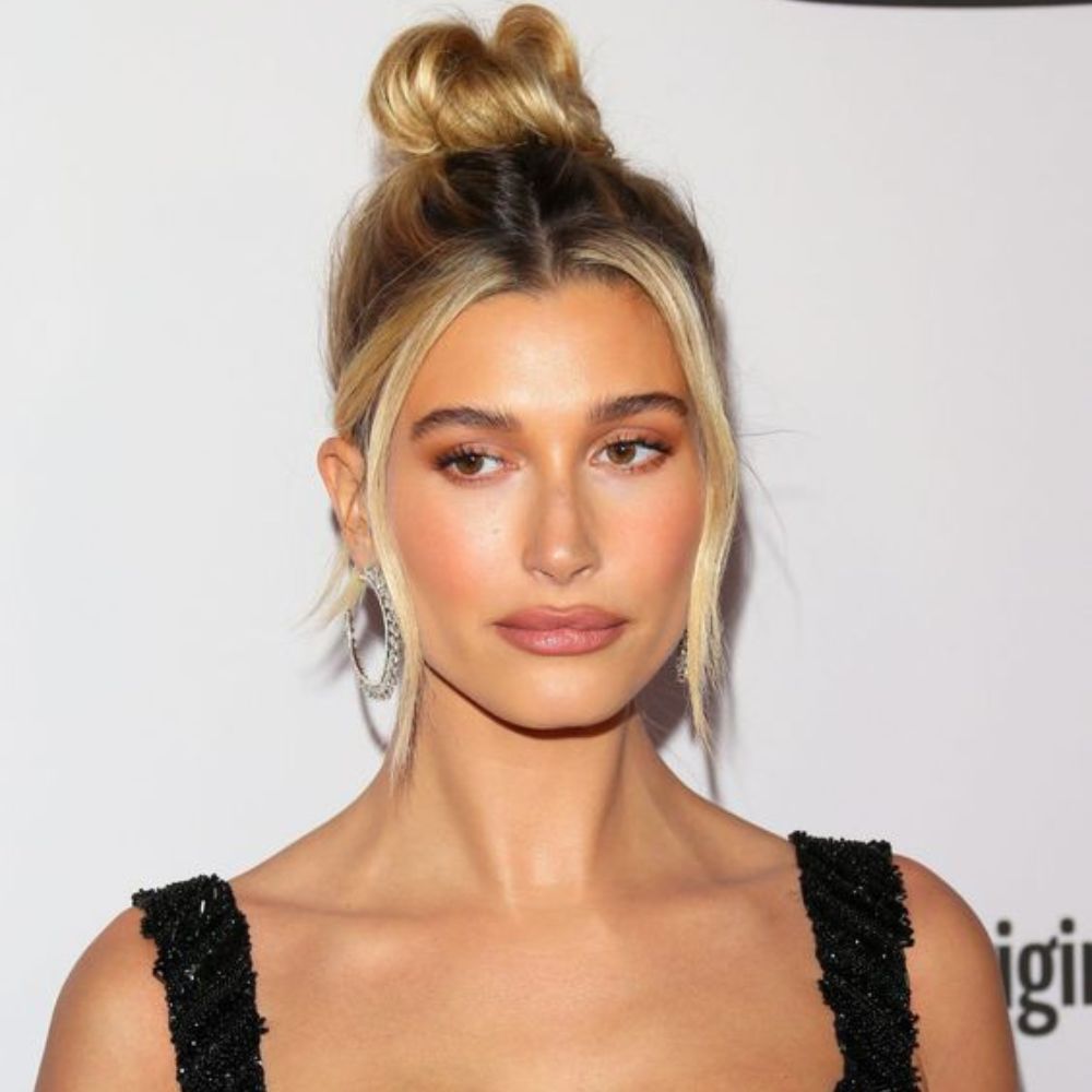 10-peinados-que-haran-lucir-tu-balayage-al-cien–con-un-molote-alto