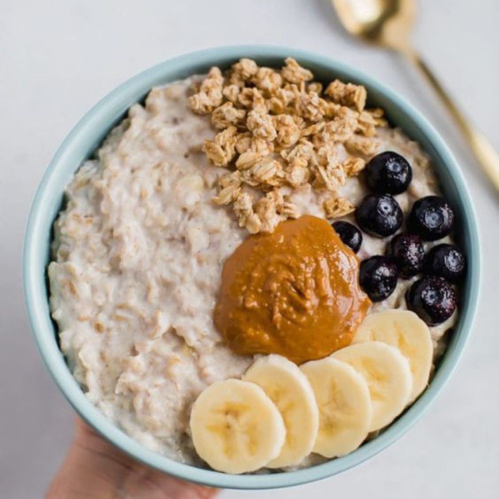 7 cenas con yogurt con cereales que te llenaran y son de lo más liegero- yogurt con platano 