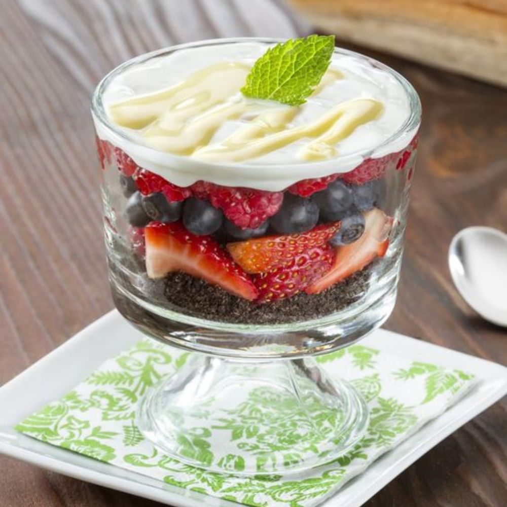 7 cenas de yogurt con cereales que te llenaran y son ligeras- copa de moras 