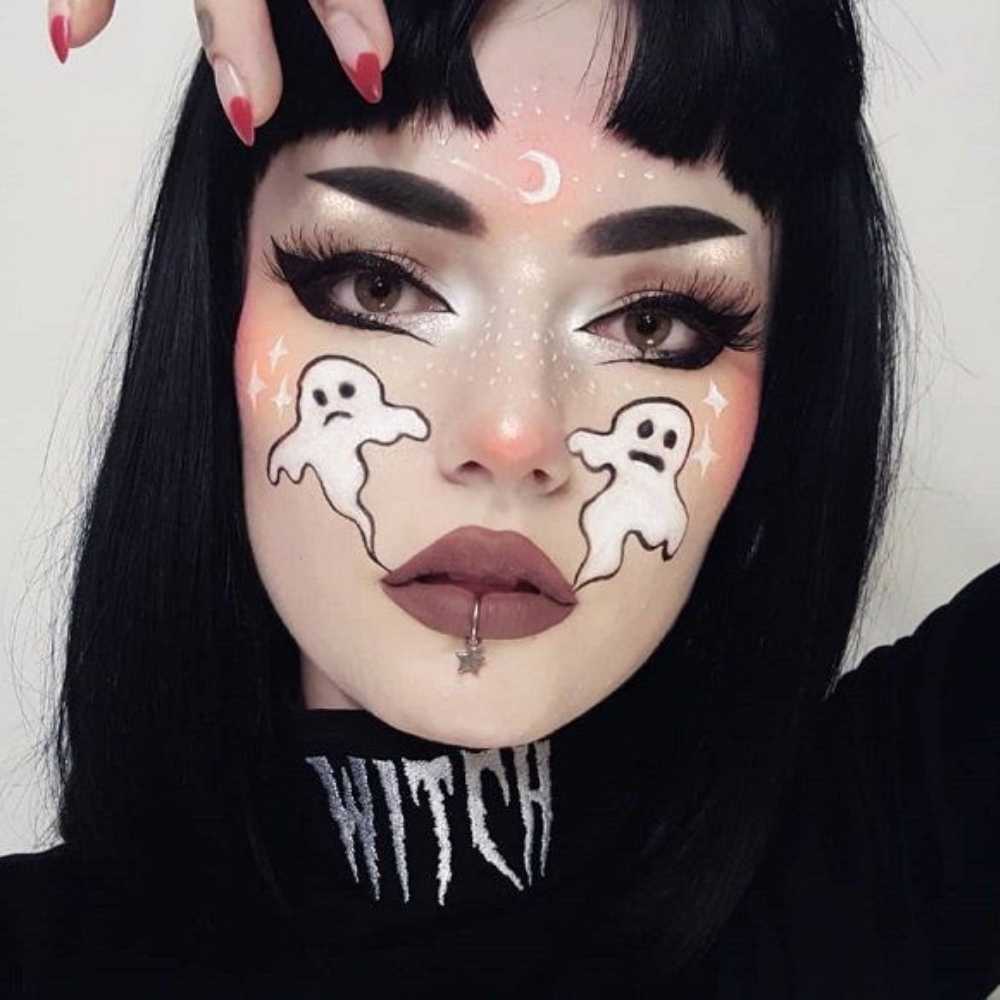 Maquillaje de fantasmas en las mejillas