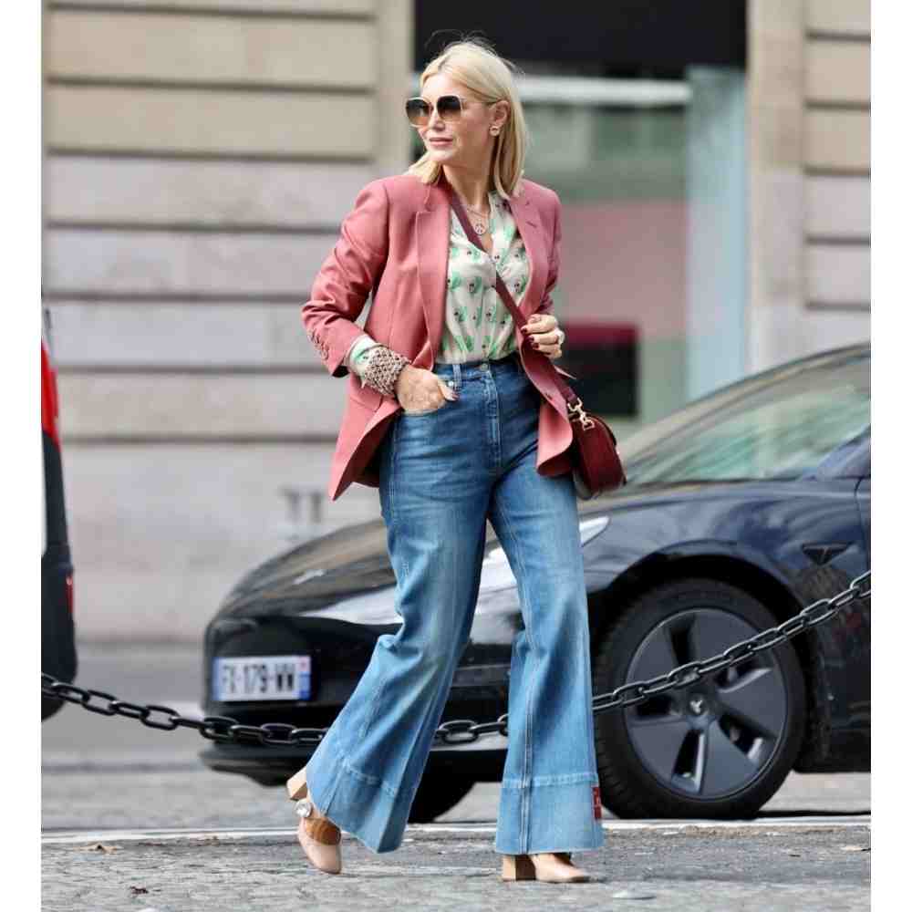 Estilo jeans con blazer rosa