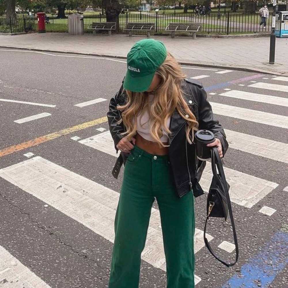 looks con gorras verdes