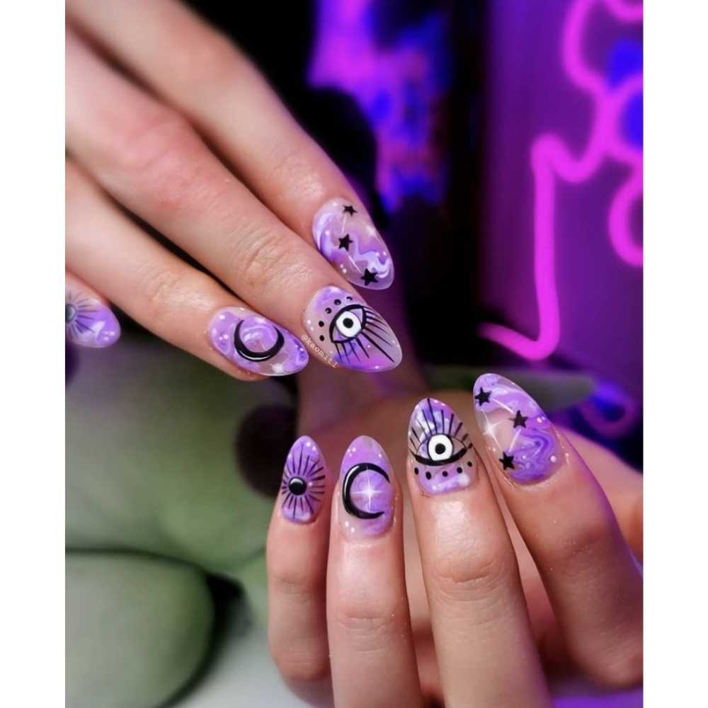 Mystic nails Diseño místico en color morado y lila