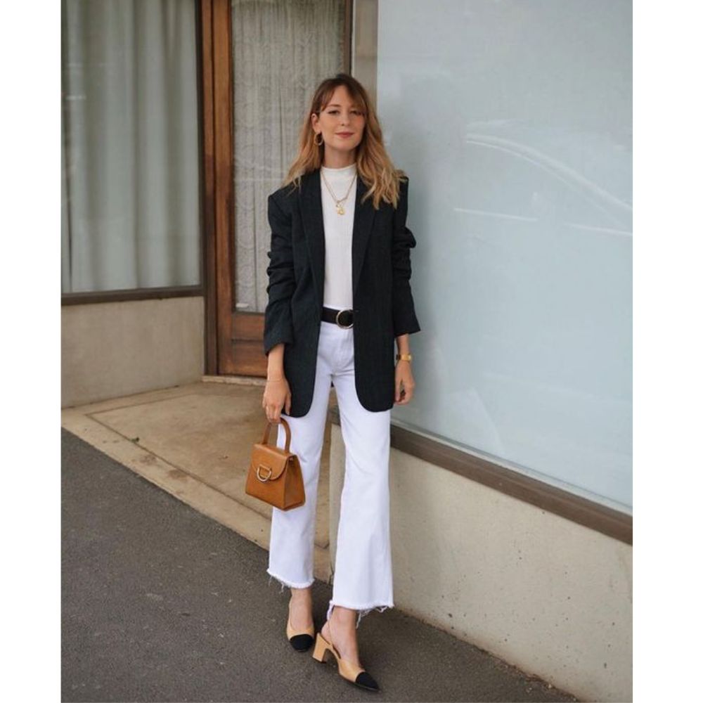 10 outfits con pantalones blancos elegantes para ir a la oficina