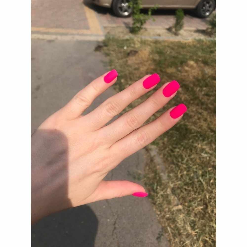 Rosa neón mate Uñas cortas con forma cuadrada en color neón