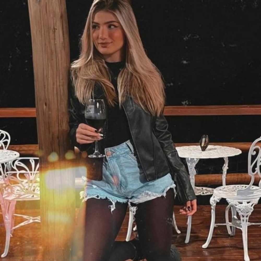 10 outfits con medias negras para lucir formal en las fiestas de fin de año 7