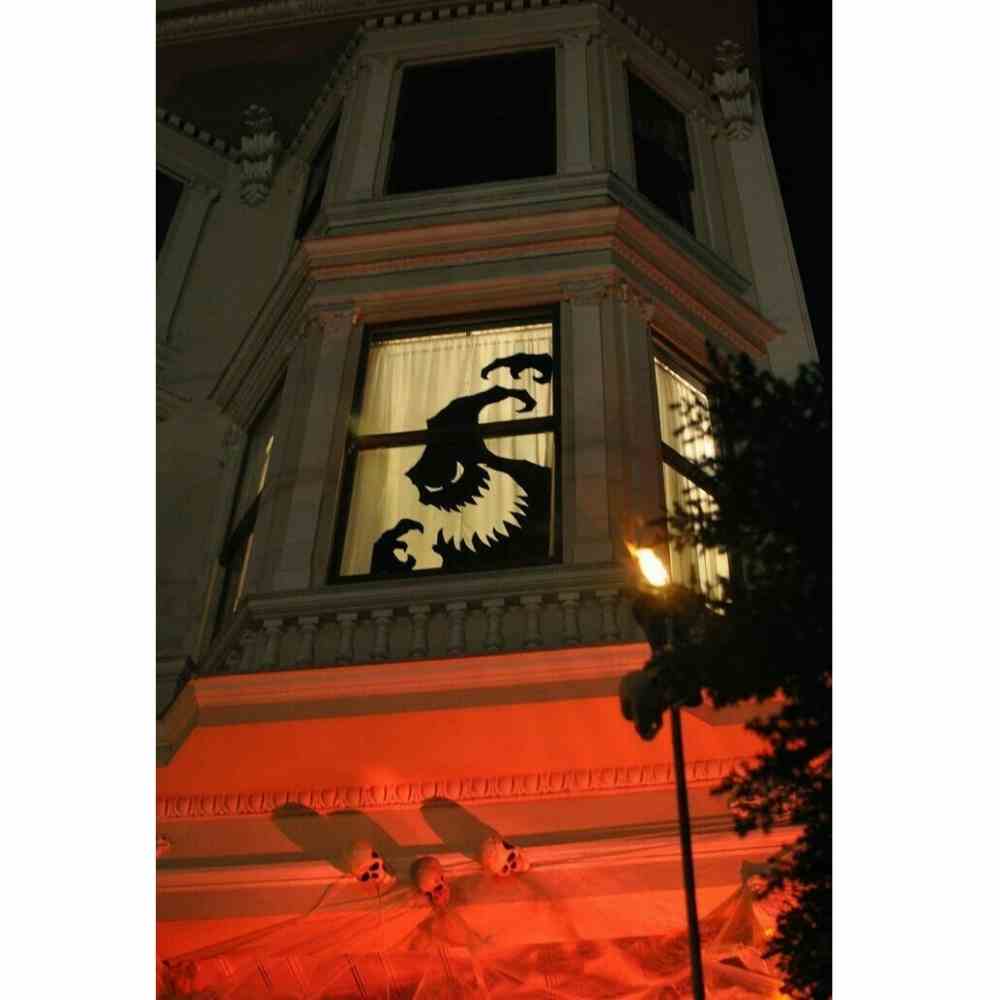 Siluetas en las ventanas Silueta de Oogie Boogie en ventana