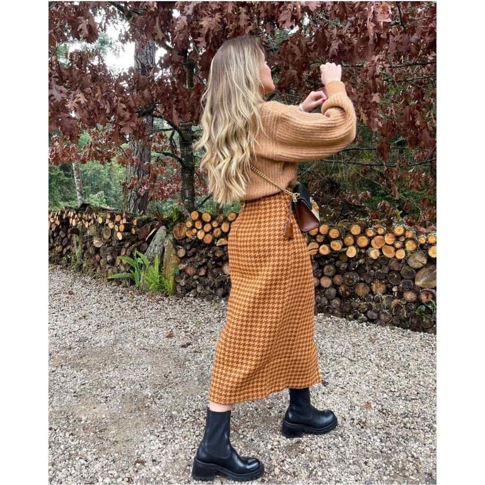  Suéter oversize con falda tweed