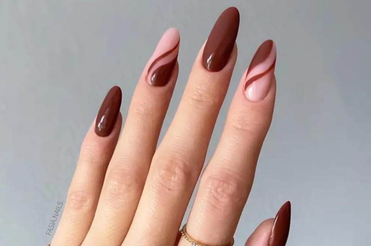 Ideas de uñas café con beige que puedes usar en este otoño