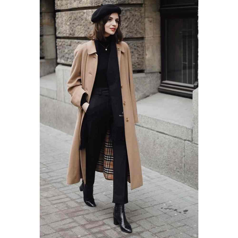 Abrigo Outfit con gabardina beige