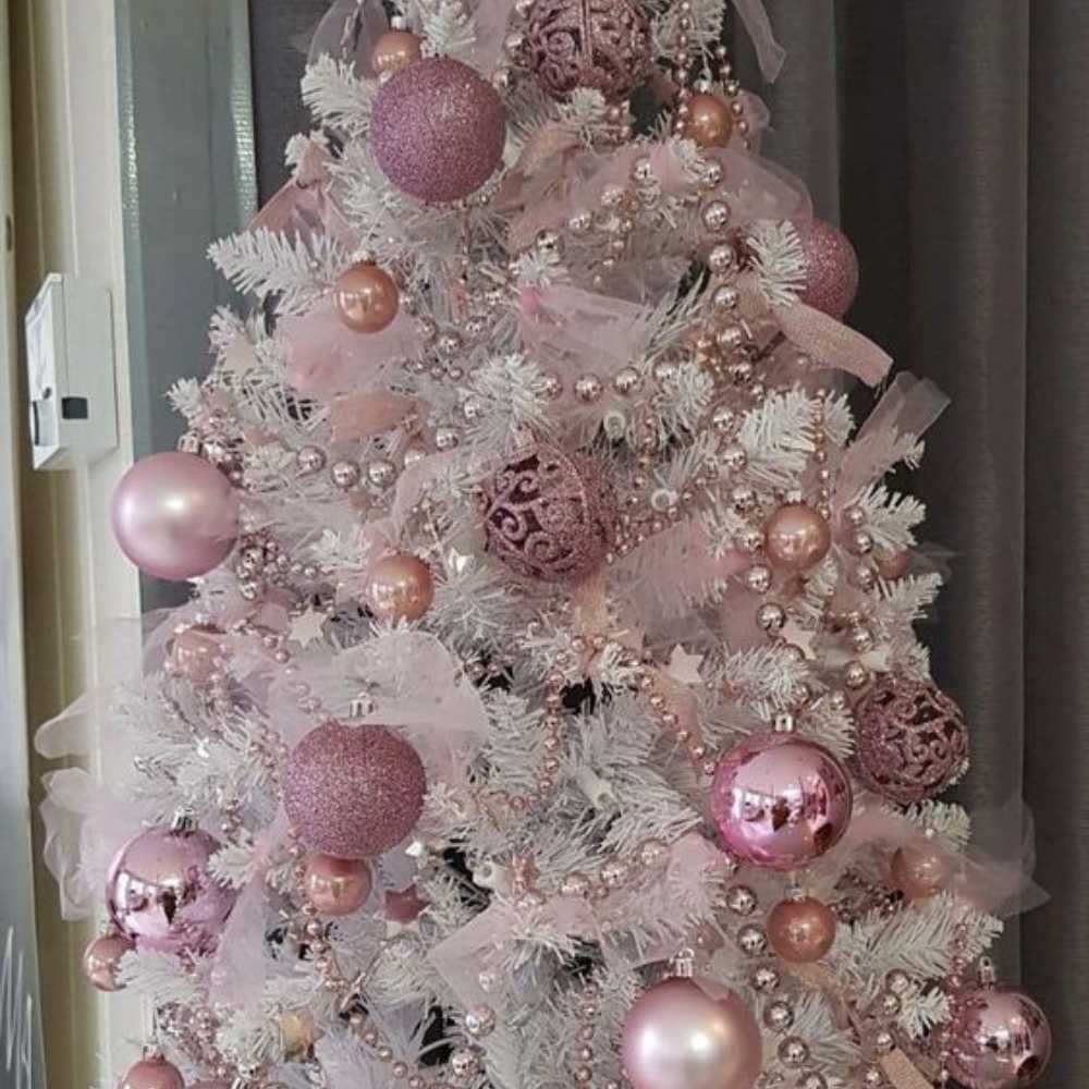5 ideas para decorar tu árbol de Navidad de color rosa y blanco 1