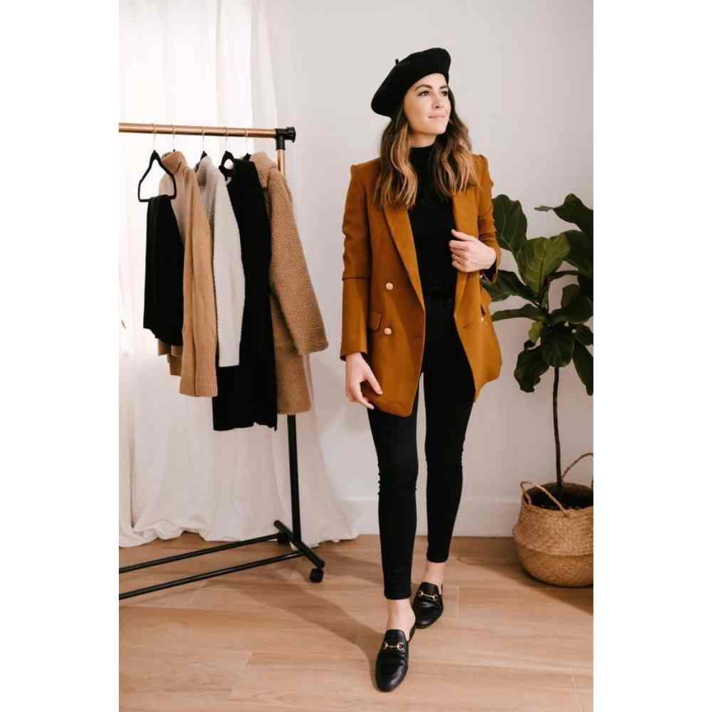 outfit con blazer color ocre