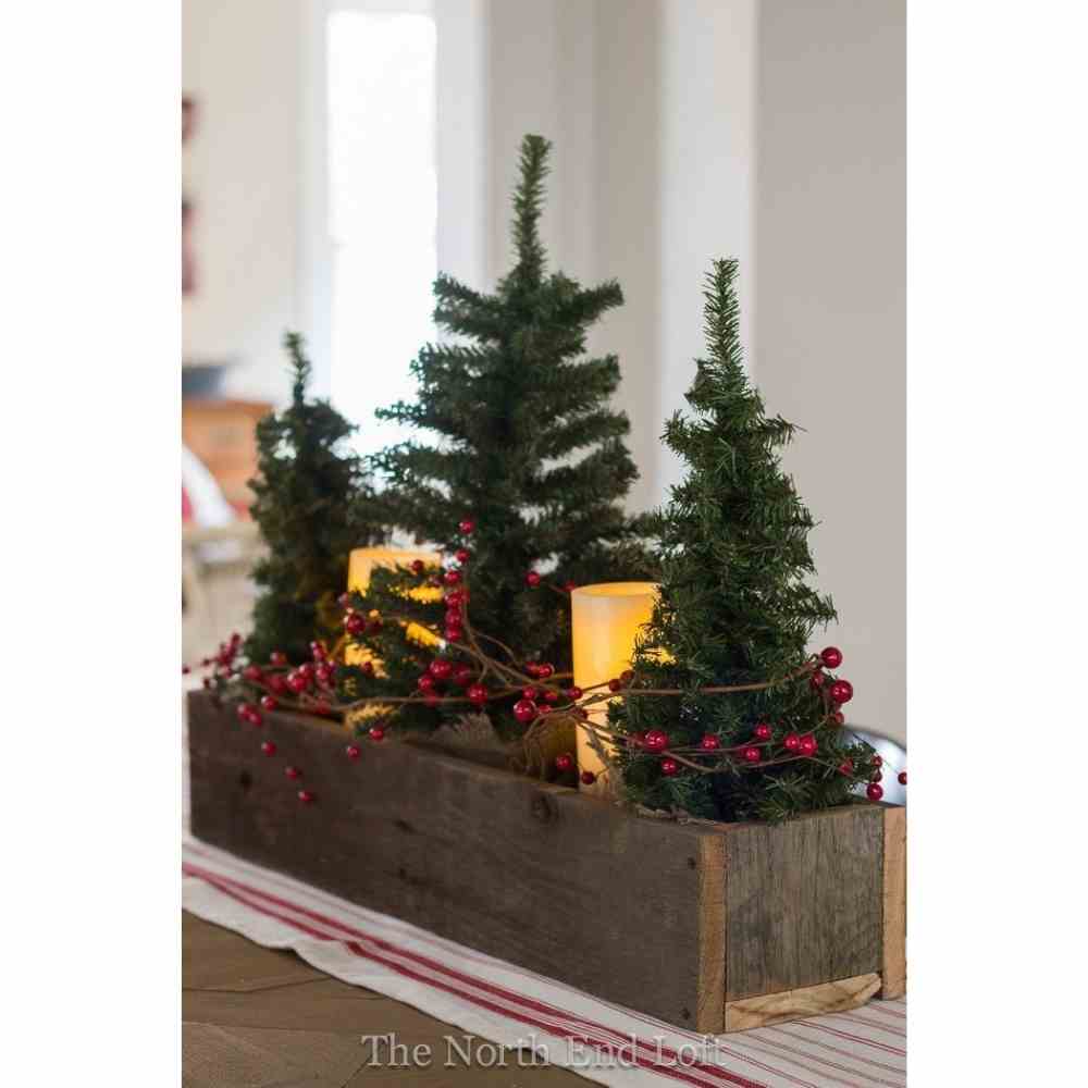 Centro de mesa con pinos y acebo Centro de mesa navideño para decoración de sala