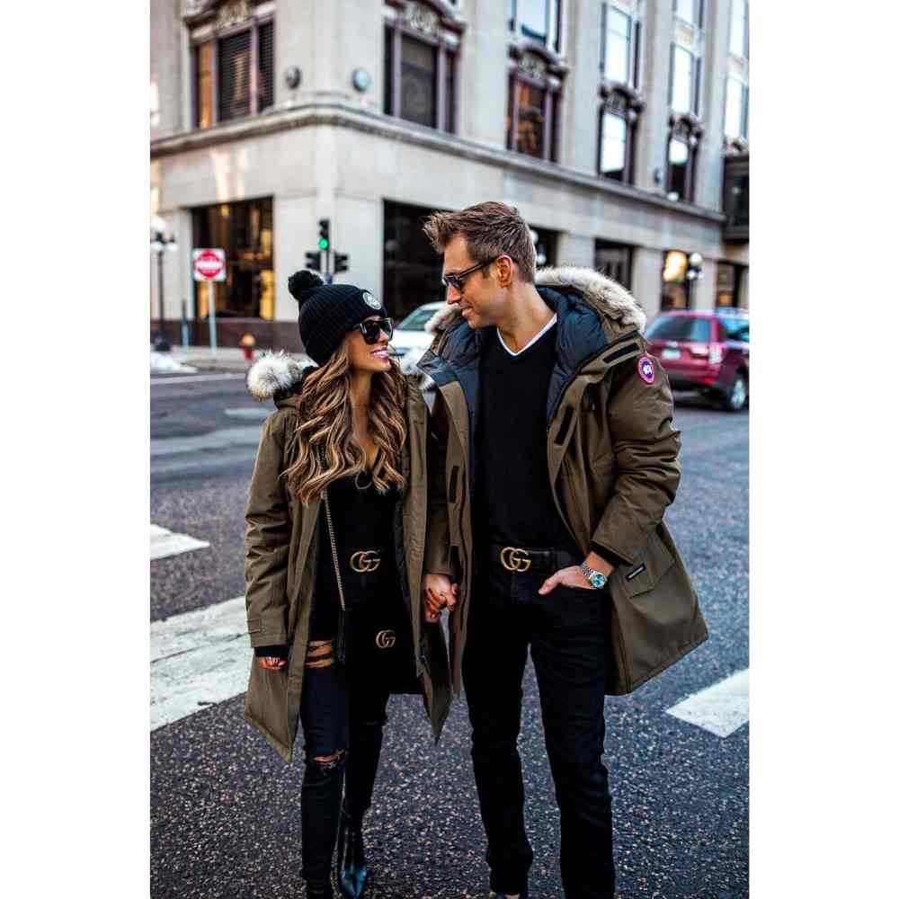Chamarra estilo abrigo Pareja con chamarra estilo abrigo para Navidad